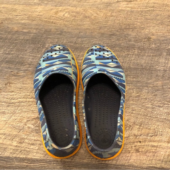 Native Verona Print Junior Slip On Sneaker, Regatta Blue/Begonia - Picture 6 of 9